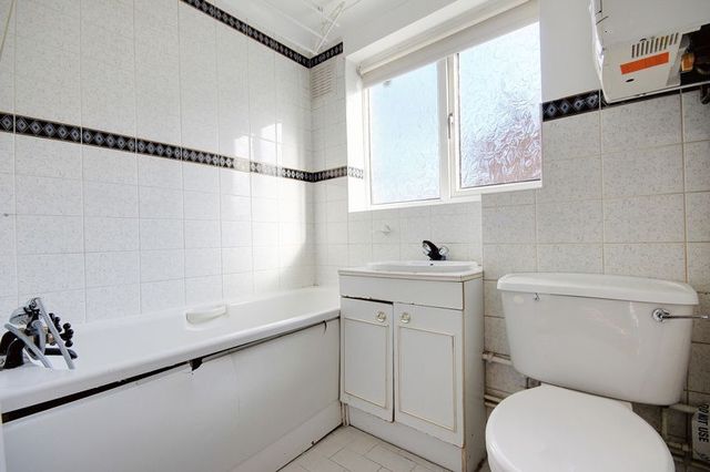  Image of 2 bedroom Flat for sale in Upper Clapton Road London E5 at Upper Clapton Road  Hackney, E5 9DS