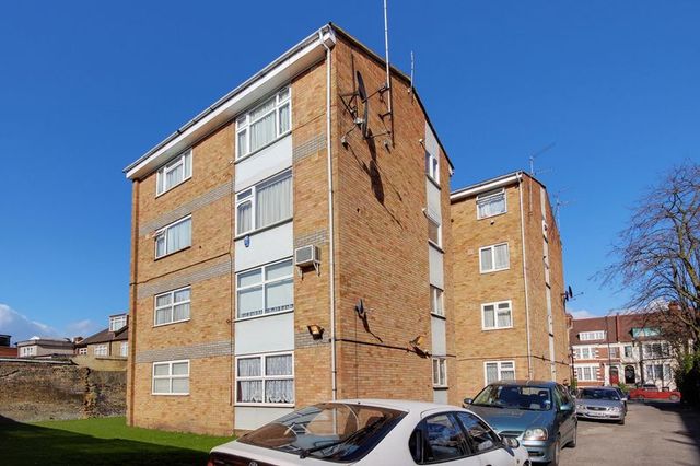 Image of 2 bedroom Flat for sale in Upper Clapton Road London E5 at Upper Clapton Road  Hackney, E5 9DS