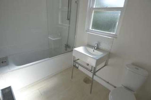  Image of 1 bedroom Flat for sale in Wake Green Road Moseley Birmingham B13 at Wake Green Road Moseley Birmingham, B13 9PA