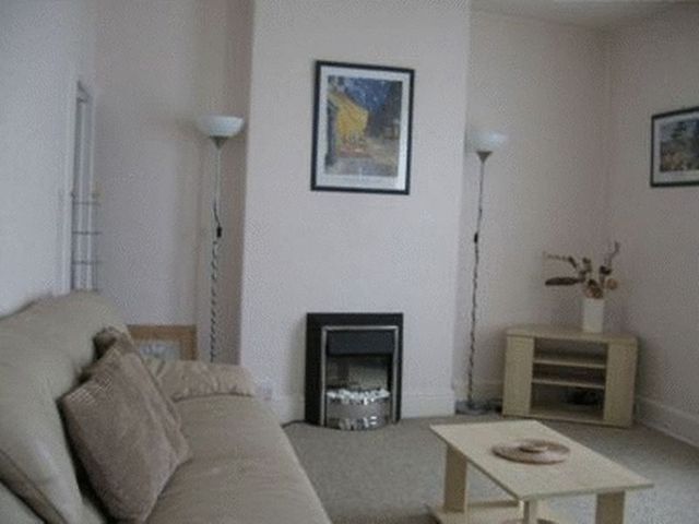  Image of 2 bedroom Flat to rent in Salisbury Road London E17 at E17  Walthamstow, E17 9JW