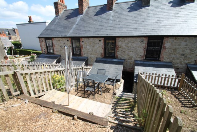  Image of 3 bedroom Cottage to rent in Market Hill Cowes PO31 at Cowes, PO31 7RW