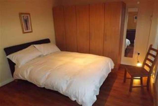  Image of Studio flat to rent in Cathedral Walk Bristol BS1 at Bristol, BS1 5LW
