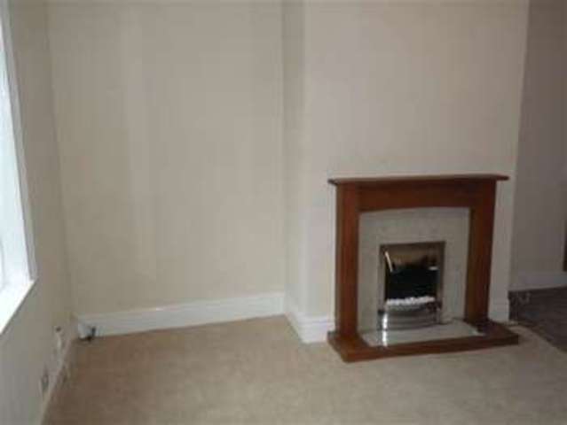  Image of 2 bedroom Terraced house to rent in Wellington Street Lindley Huddersfield HD3 at Quarmby, HD3 3EP