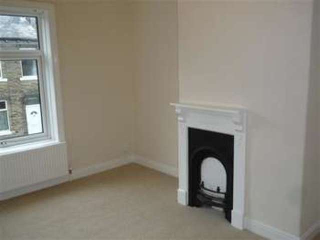  Image of 2 bedroom Terraced house to rent in Wellington Street Lindley Huddersfield HD3 at Quarmby, HD3 3EP