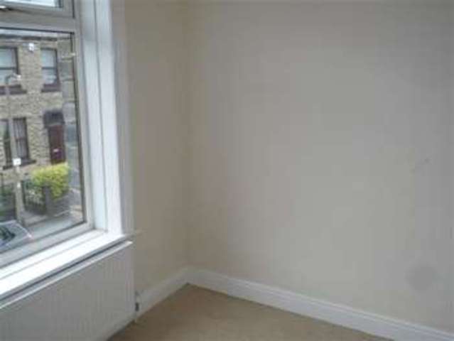  Image of 2 bedroom Terraced house to rent in Wellington Street Lindley Huddersfield HD3 at Quarmby, HD3 3EP