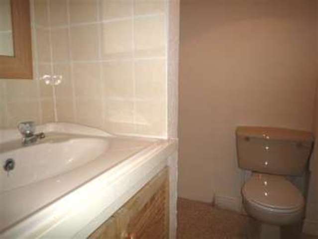  Image of 2 bedroom Terraced house to rent in Wellington Street Lindley Huddersfield HD3 at Quarmby, HD3 3EP