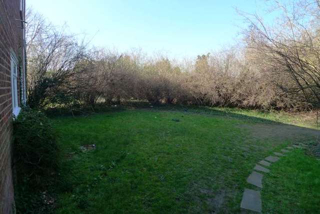  Image of 2 bedroom Flat for sale in Wessex Drive Erith DA8 at Wessex Drive  Erith, DA8 3AH
