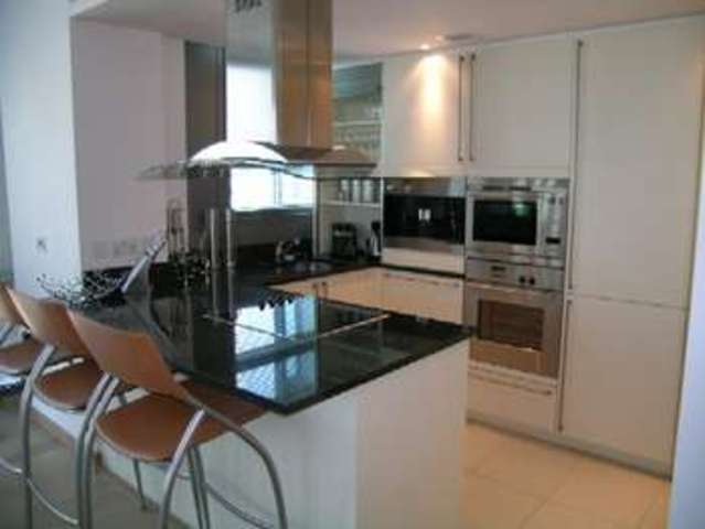  Image of 2 bedroom Flat to rent in Hertsmere Road London E14 at Canary Wharf  London, E14 4EF