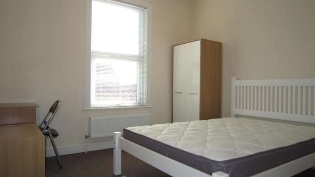  Image of 1 bedroom Studio flat to rent in West Parade Lincoln LN1 at West Parade  Lincoln, LN1 1QS