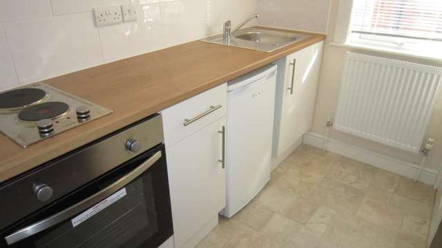  Image of 1 bedroom Studio flat to rent in West Parade Lincoln LN1 at West Parade  Lincoln, LN1 1QS