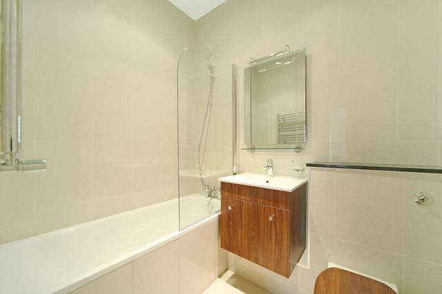  Image of 3 bedroom Flat to rent in Westbourne Street London W2 at Westbourne Street  London, W2 2TZ
