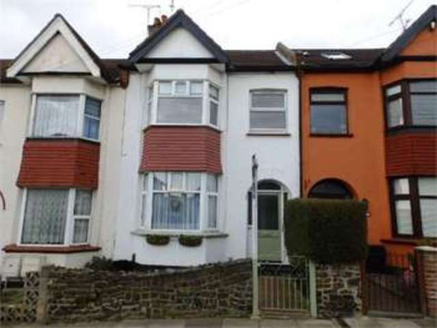  Image of 1 bedroom Apartment for sale in Westcliff Park Drive Westcliff-on-Sea SS0 at Westcliff park drive Westcliff on sea Prittlewell, SS0 9LP