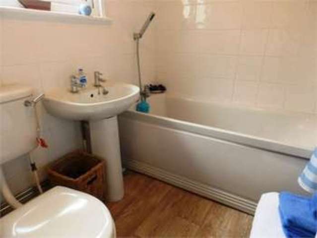  Image of 1 bedroom Apartment for sale in Westcliff Park Drive Westcliff-on-Sea SS0 at Westcliff park drive Westcliff on sea Prittlewell, SS0 9LP