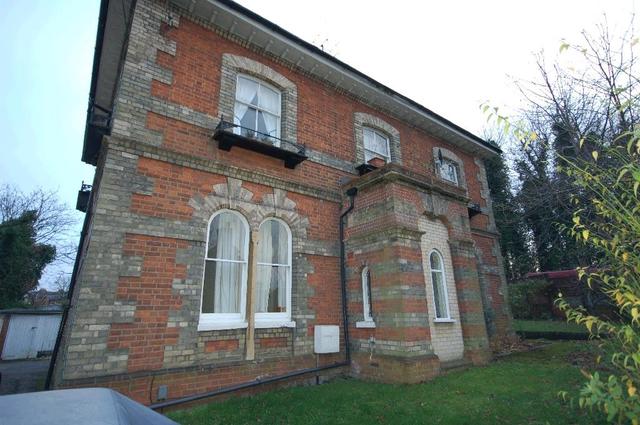  Image of 2 bedroom Property to rent in Western Elms Avenue Reading RG30 at Western Elms Avenue Reading Reading, RG30 2AL