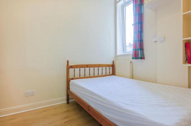  Image of 2 bedroom Apartment to rent in Whitechapel Road London E1 at London, E1 1BY