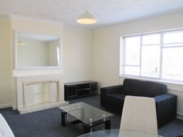  Image of 2 bedroom Flat to rent in Dartmouth Road London NW2 at Willesden Green NW2 London, NW2 4EL