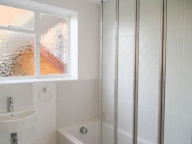  Image of 2 bedroom Flat to rent in Dartmouth Road London NW2 at Willesden Green NW2 London, NW2 4EL