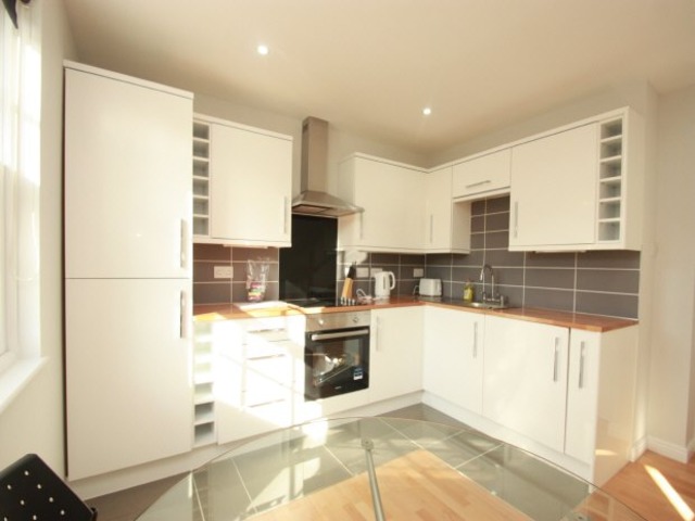  Image of 2 bedroom Flat to rent in Willowbrae Road Edinburgh EH8 at Edinburgh  Edinburgh, EH8 7HW