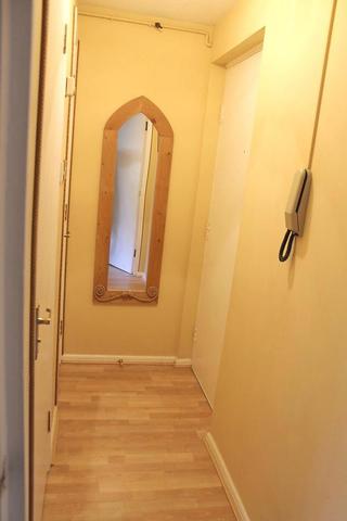  Image of Flat to rent in Templecombe Mews Oriental Road Woking GU22 at Woking, GU22 7DL