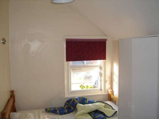  Image of 6 bedroom House Share to rent in Wokingham Road Earley Reading RG6 at Wokingham Road East Reading Reading, RG6 1JJ