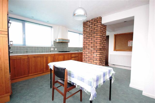  Image of 3 bedroom Property for sale in Priors Hill Wroughton Swindon SN4 at Priors Hill Wroughton Wroughton, SN4 0RR