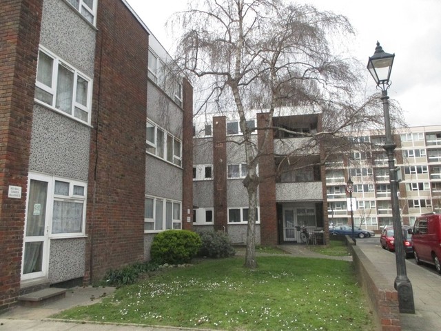  Image of 2 bedroom Apartment for sale in Yarborough Road Southsea PO5 at Yarborough Road  Southsea, PO5 3EA