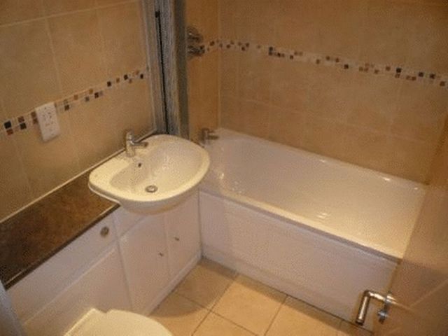  Image of 1 bedroom Flat to rent in Bridge Street Walton-on-Thames KT12 at Bridge Street  Walton-on-Thames, KT12 1AF