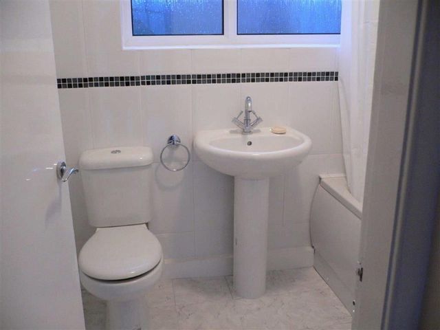  Image of 2 bedroom Property to rent in Park Lane Whitefield Manchester M45 at Park Lane Whitefield Whitefield, M45 7QL