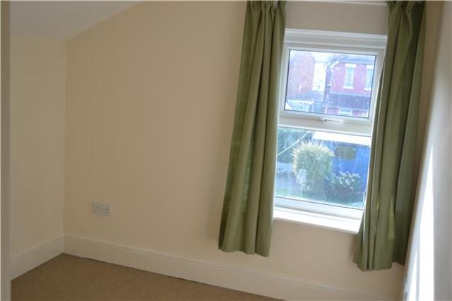  Image of 3 bedroom Semi-Detached house to rent in Henry Road Gloucester GL1 at Gloucester, GL1 3DY