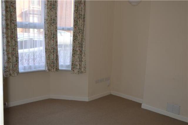  Image of 3 bedroom Semi-Detached house to rent in Henry Road Gloucester GL1 at Gloucester, GL1 3DY
