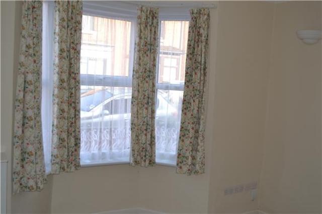  Image of 3 bedroom Semi-Detached house to rent in Henry Road Gloucester GL1 at Gloucester, GL1 3DY