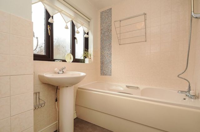  Image of 3 bedroom Detached house for sale in George Street Kingsclere Newbury RG20 at George Street Kingsclere Newbury, RG20 5NH