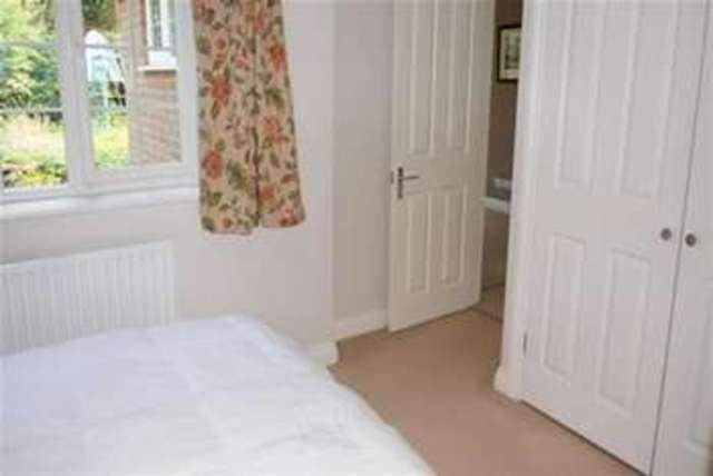  Image of 1 bedroom Flat to rent in Kiln Lane Lower Bourne Farnham GU10 at Farnham, GU10 3LU