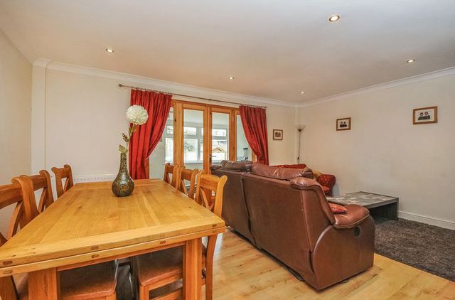  Image of 4 bedroom Detached house for sale in The Dell Kingsclere Newbury RG20 at The Dell Kingsclere Newbury, RG20 5NL