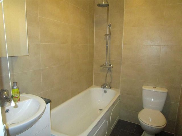  Image of 1 bedroom Property to rent in Upton Park Slough SL1 at 55 Upton Park Slough Slough, SL1 2GB