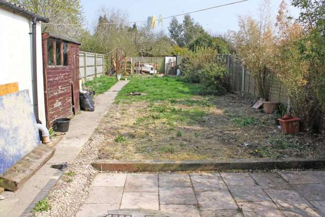  Image of 3 bedroom Semi-Detached house for sale in Abbott Close Didcot OX11 at Abbott Close  Didcot, OX11 8HX