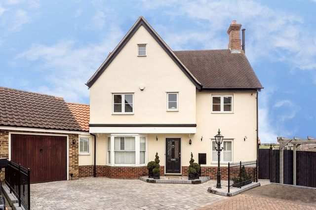  Image of 3 bedroom Detached house for sale in Willow Tree Close Abridge Romford RM4 at Willow Tree Close Abridge Romford, RM4 1BL