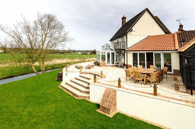  Image of 3 bedroom Detached house for sale in Willow Tree Close Abridge Romford RM4 at Willow Tree Close Abridge Romford, RM4 1BL