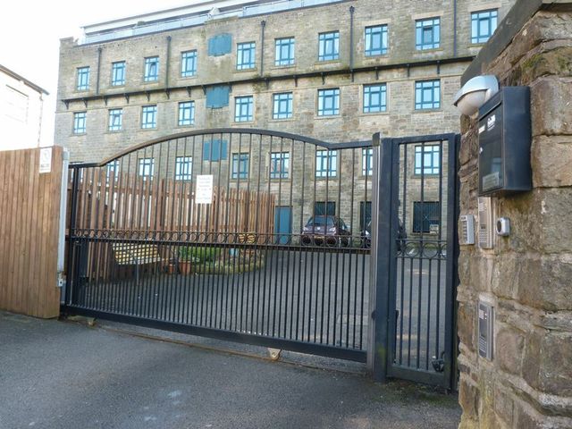  Image of 2 bedroom Flat to rent in Mellor Street Lees Oldham OL4 at Mellor Street Lees Oldham, OL4 3DH