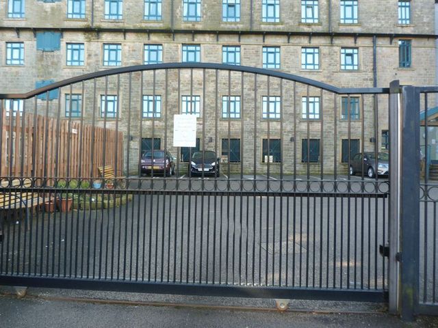  Image of 2 bedroom Flat to rent in Mellor Street Lees Oldham OL4 at Mellor Street Lees Oldham, OL4 3DH