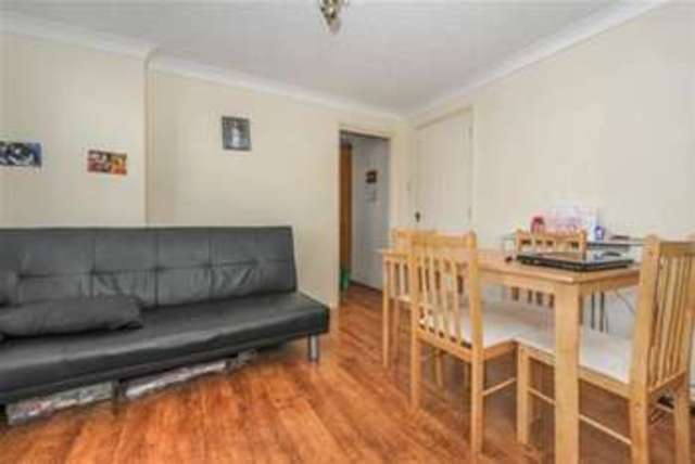  Image of 1 bedroom Property to rent in Waterloo Road Lymington SO41 at Lymington, SO41 9DD