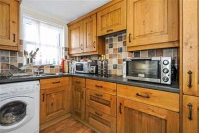  Image of 1 bedroom Property to rent in Waterloo Road Lymington SO41 at Lymington, SO41 9DD