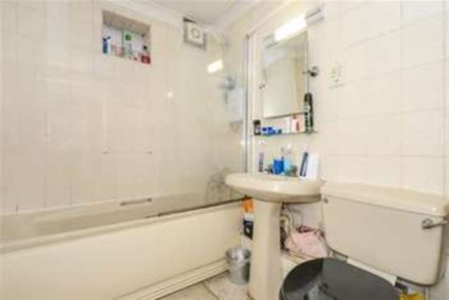  Image of 1 bedroom Property to rent in Waterloo Road Lymington SO41 at Lymington, SO41 9DD