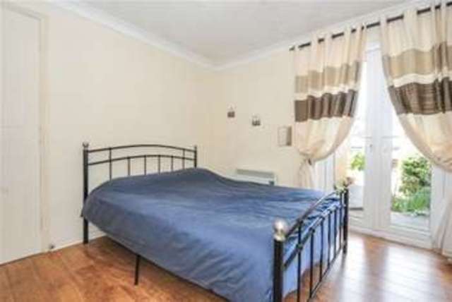  Image of 1 bedroom Property to rent in Waterloo Road Lymington SO41 at Lymington, SO41 9DD