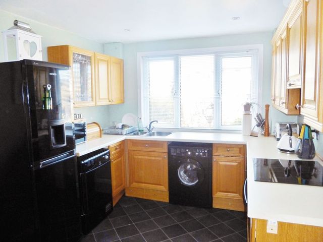  Image of 3 bedroom Terraced house to rent in Aldam Croft Sheffield S17 at Aldam Croft Totley Sheffield, S17 4GF