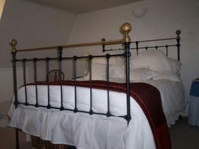  Image of 1 bedroom Flat to rent in High Street Alton GU34 at High Street  Alton, GU34 1AB