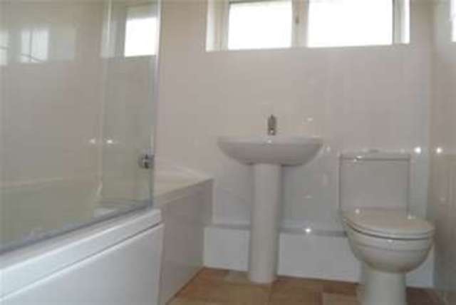  Image of 3 bedroom Detached house to rent in Anson Close Ringwood BH24 at Ringwood, BH24 1XN