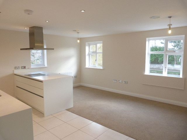  Image of 2 bedroom Flat to rent in Waters Way Worsley Manchester M28 at Waters Way Worsley Manchester, M28 2AG