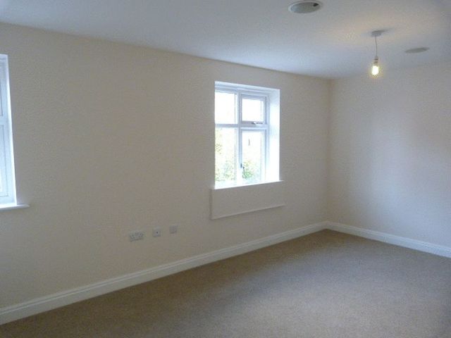  Image of 2 bedroom Flat to rent in Waters Way Worsley Manchester M28 at Waters Way Worsley Manchester, M28 2AG