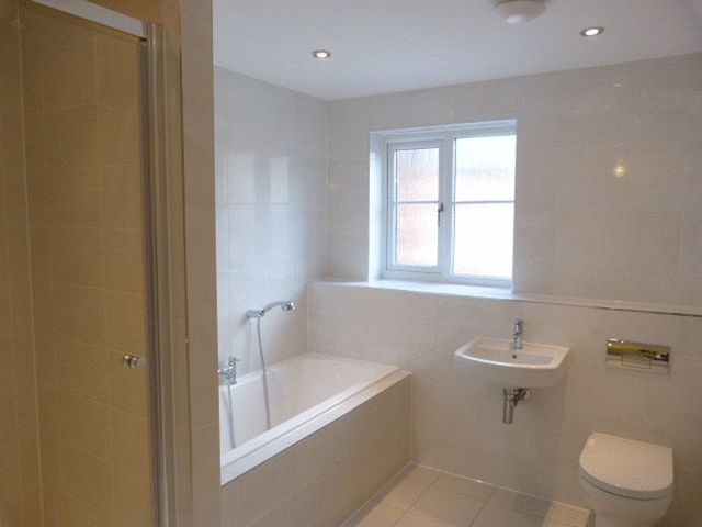  Image of 2 bedroom Flat to rent in Waters Way Worsley Manchester M28 at Waters Way Worsley Manchester, M28 2AG